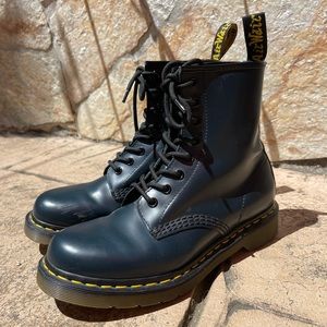 1460 Smooth Leather Lace Up Dr. Martin Boots